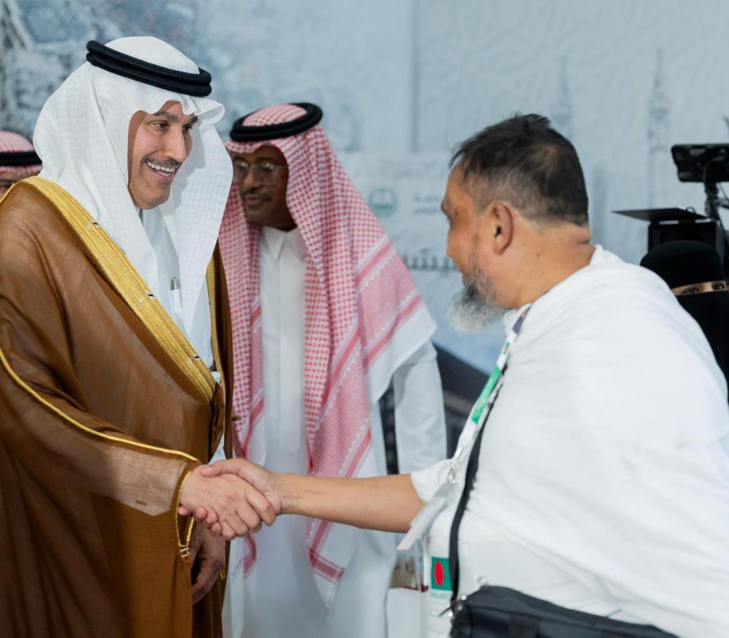 وزير النقل يستقبل أولى رحلات الحجاج لموسم حج 1447هـ
