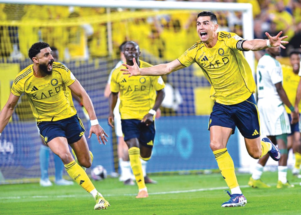 النصر يقترب من التتويج بهدفين في شباك الأهلي