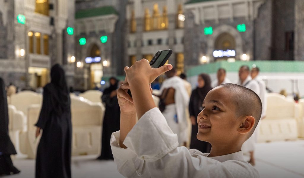 (24.5) مليون مكالمة في مكة المكرمة والمشاعر المقدسة في اليوم العاشر من ذي الحجة