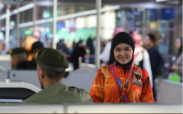 جوازات مطار الأمير محمد بن عبدالعزيز تستقبل أول فوج من الحجاج الفلبينيين