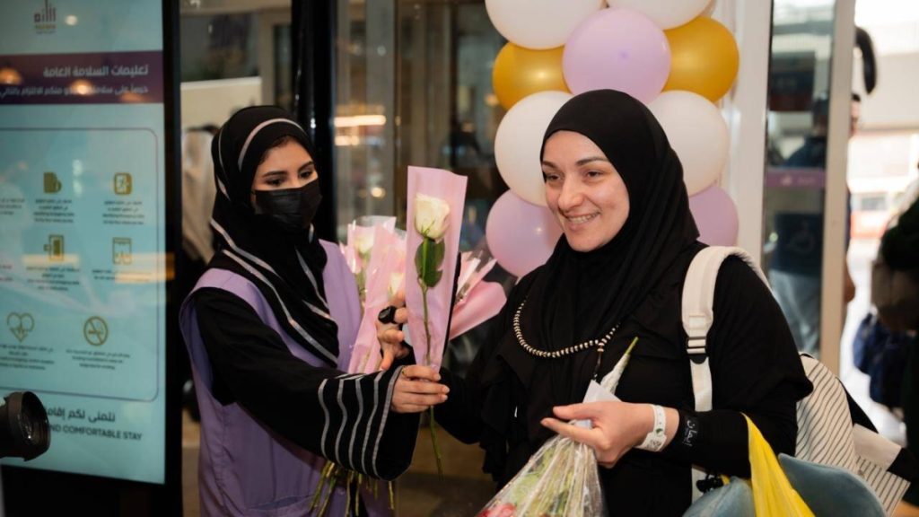 استقبال الفوج الأول من حجاج روسيا وتونس في مكة
