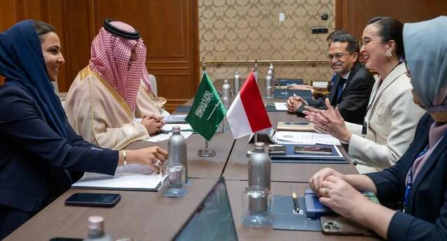 السعودية وإندونيسيا تبحثان تعزيز التعاون السياحي وزيادة حركة الزوار بين البلدين