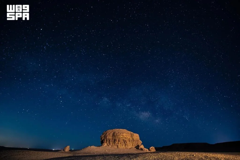 ذراع مجرة درب التبانة يزيّن سماء المملكة