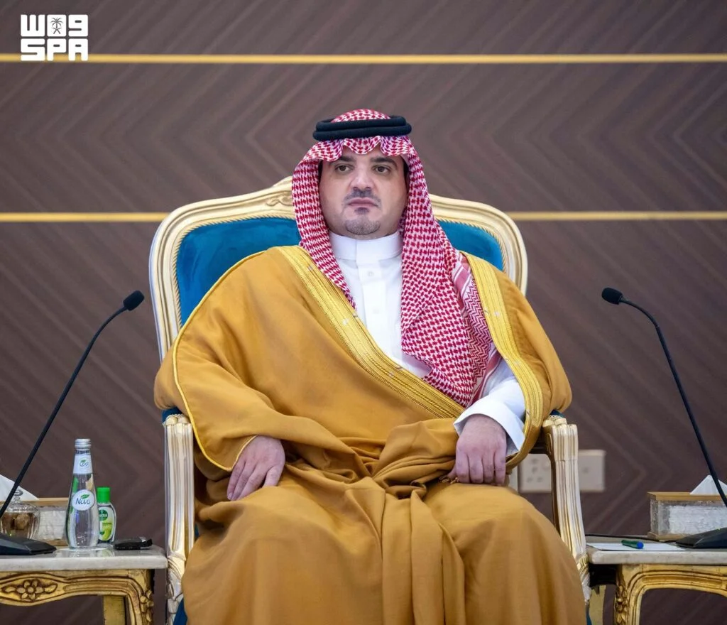 عبدالعزيز بن سعود يلتقي أهالي منطقة الباحة وينقل لهم تحيات القيادة