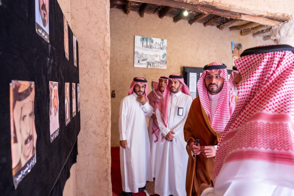 نائب أمير منطقة حائل يزور قهوة ومنازل العبدة التراثية