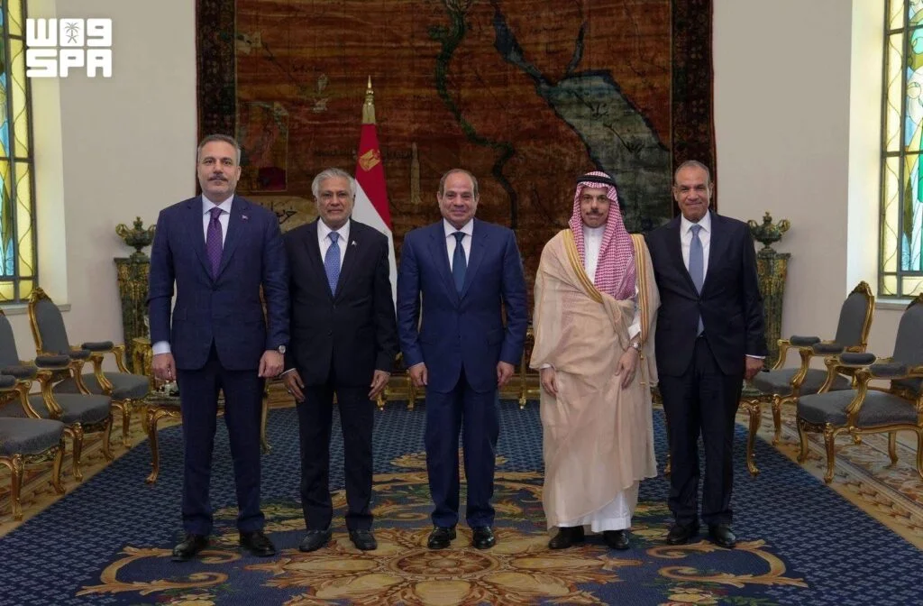 الرئيس المصري يستقبل سمو وزير الخارجية ووزراء خارجية المجموعة الرباعية