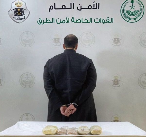 القبض على شخص لترويجه (8721) قرص “إمفيتامين” في مكة