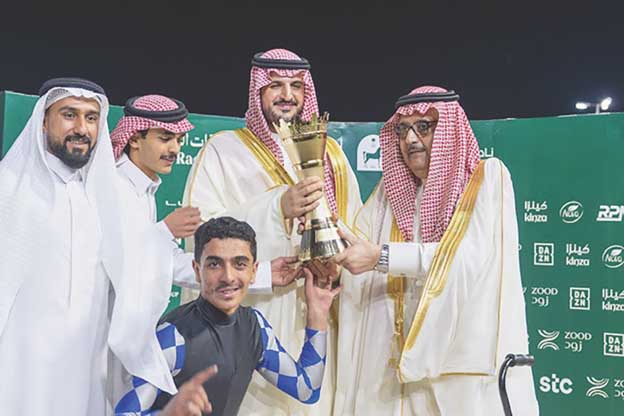 «وقاد عذبة» بطلاً لكأس مكة المكرمة بزمن قياسي