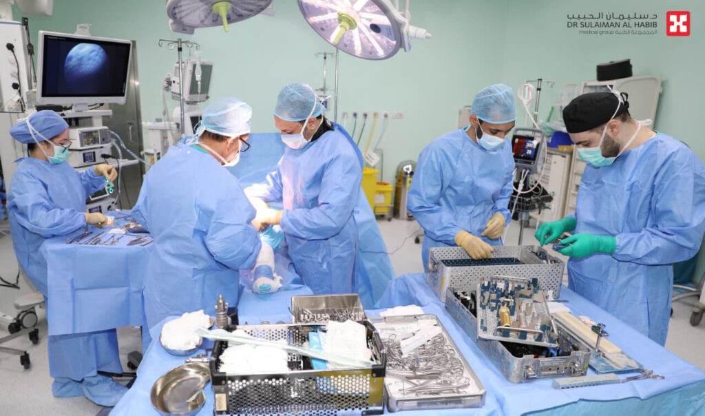مستشفى الدكتور سليمان الحبيب بالريان يُعيد قدرة المشي لثلاثيني أصيب بفقدان مفاجئ للحركة والإحساس بساقه اليمنى