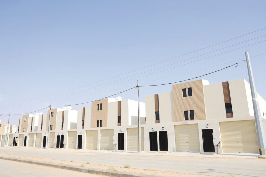 تسليم وحدات سكنية في البكيرية والخبراء