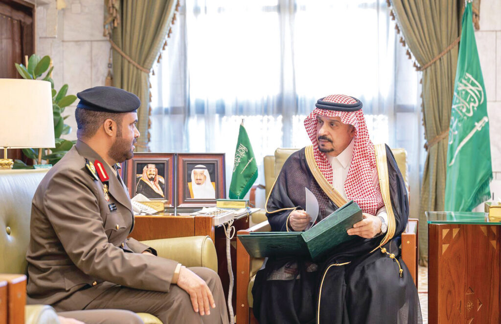 أمير الرياض يطلع على مهام "أمن الطرق"